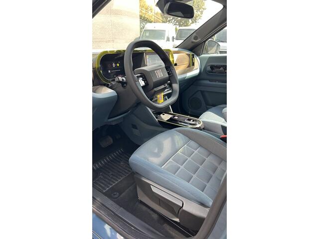 Fiat PANDA Grande La Prima 11 kW 44 kWh Airco - Achteruitrijcamera - Parkeersensoren voor en achter - Cruise control - Navigatiesysteem - Dakrails - Stuur multifunctioneel