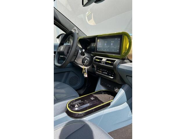 Fiat PANDA Grande La Prima 11 kW 44 kWh Airco - Achteruitrijcamera - Parkeersensoren voor en achter - Cruise control - Navigatiesysteem - Dakrails - Stuur multifunctioneel