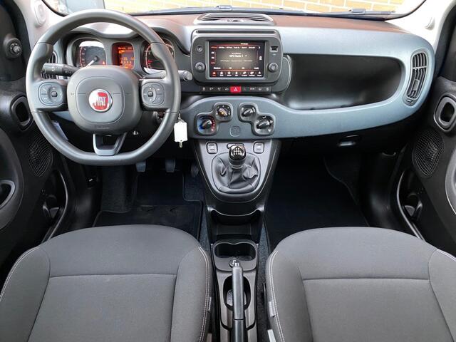 Fiat PANDA 1.0 HYBRID CROSS AIRCO CARPLAY PARKEERSENSOREN PRIVACY GLASS