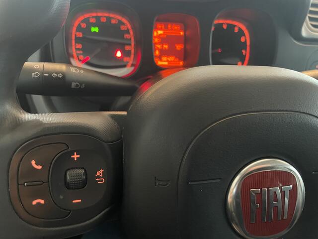 Fiat PANDA 1.0 Hybrid City Cross Airco - Bluetooth - Dakrails - Elektrische ramen voor - Mistlampen voor - Radio - Start/stop systemen - Stuur multifunctioneel