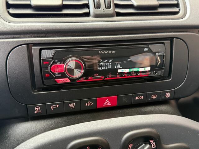 Fiat PANDA 1.0 HYBRID CROSS AIRCO STOEL IN HOOGTE VERSTELBAAR ELEK RAMEN /