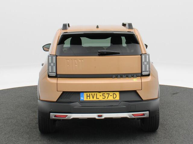 Fiat PANDA Grande La Prima 113 PK 44 kWh | Stoel/Stuurverwarming | Voorruitverwarming | Cruise Control | Navigatie | Camera | Bluetooth | 17 Inch | 991 Km !!