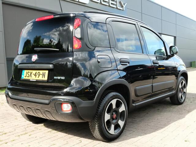 Fiat PANDA 1.0 Hybrid RED Cross 69 PK | CarPlay | DAB | LED Verlichting | Lichtmetalen Velgen | Elektrisch Afstelbare Spiegels