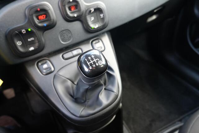 Fiat PANDA 1.0 Hybrid RED Cross 69 PK | CarPlay | DAB | LED Verlichting | Lichtmetalen Velgen | Elektrisch Afstelbare Spiegels