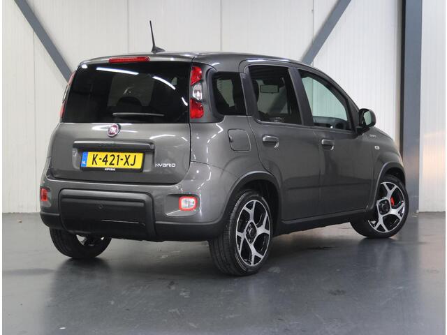 Fiat PANDA 1.0 Hybrid Sport | 1ste eigenaar | AppleCarplay/Android Auto | Licht Metalen Velgen | Climate Control | Isofix | DAB Radio | Mist lampen | Isofix | Privacy Glass | Parkeersensoren |