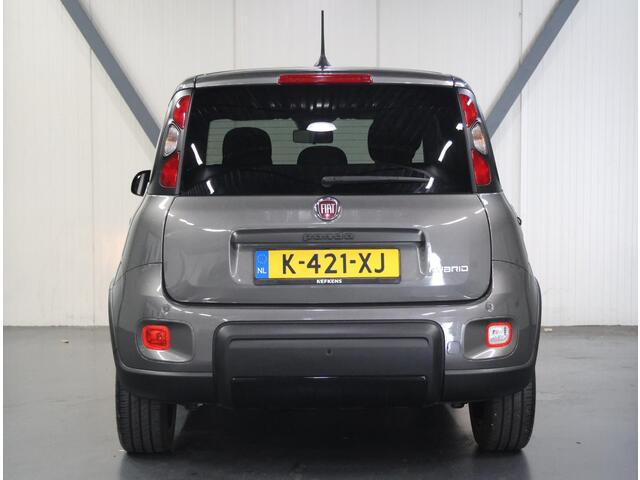 Fiat PANDA 1.0 Hybrid Sport | 1ste eigenaar | AppleCarplay/Android Auto | Licht Metalen Velgen | Climate Control | Isofix | DAB Radio | Mist lampen | Isofix | Privacy Glass | Parkeersensoren |