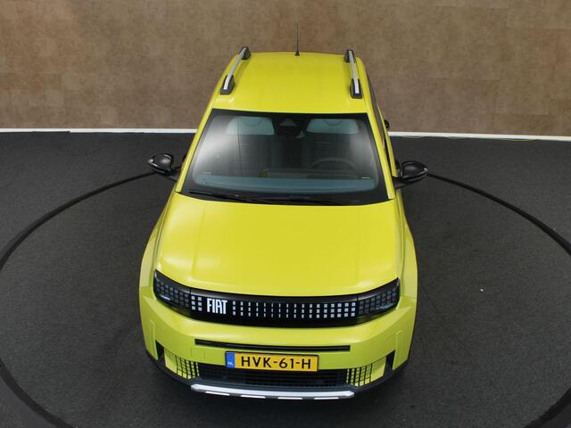 Fiat PANDA Grande La Prima 11 kW 44 kWh - 3 FASE - ORIGINEEL NEDERLANDSE AUTO - AFKOMSTIG VAN 1E EIGENAAR - NAVIGATIE - CLIMATE CONTROL - CAMERA - APPLE CARPLAY/ ANDROID AUTO - PARKEERSENSOREN VOOR/ ACHTER - BIJRIJDERSSTOEL IN HOOGTE VERSTELBAAR - 17 INCH LICHT META