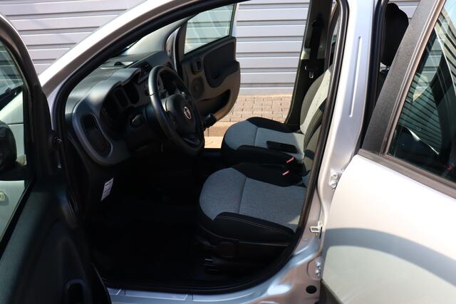 Fiat PANDA 0.9 TwinAir Lounge O.a: Led dagrijverl, Airco, Radio, Uconnect, Afstandsbed, Etc. All-in prijs!