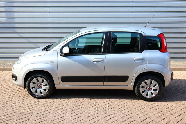 Fiat PANDA 0.9 TwinAir Lounge O.a: Led dagrijverl, Airco, Radio, Uconnect, Afstandsbed, Etc. All-in prijs!