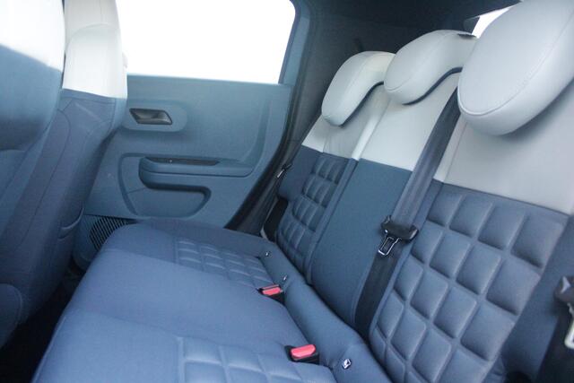 Fiat PANDA Grande LA PRIMA 11 kW 44 kWh | WINTER PACK: (VERWARMBARE VOORSTOELEN, VERWARMBAAR STUURWIEL, VERWARMBARE VOORRUIT) | 17" LICHTMETALEN VELGEN "GLOSSY BLACK" | ELEKTRISCH INKLAPBARE BUITENSPIEGELS | MIDDENARMSTEUN VOOR | NAVIGATIE | DRAADLOZE TELEFOONLADER | ACHTERUITRIJ CAMERA MET DYNAMISCHE HULPLIJNEN | REGENSENSOR | CLIMATE CONTROL | DAB+ RADIO | DRAADLOZE APPLE CARPLAY/ANDROID AUTO |
