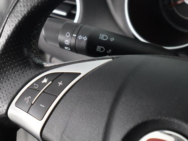 Fiat PUNTO Evo 0.9 TwinAir Lounge | Airco | Trekhaak | Parkeersensoren | Cruise control |