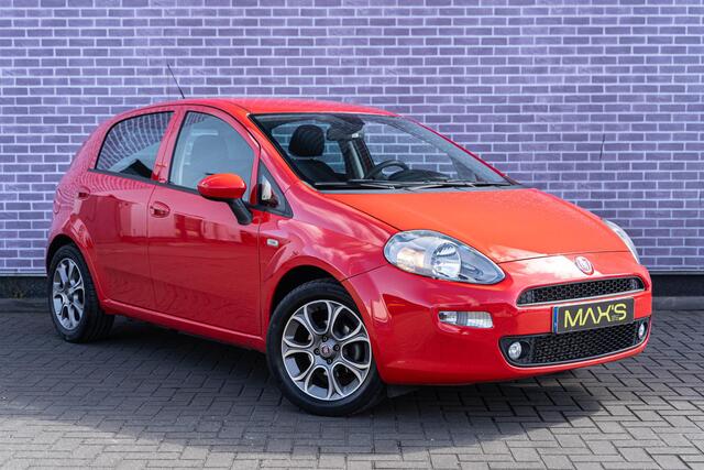 Fiat PUNTO Evo 0.9 TwinAir Sempre | Navigatie | Climate control | Cruise control | 16 inch lichtmetalen velgen | Middenarmsteun | 6 versnellingsbak | Stuurbekrachtiging | Bluetooth telefoonverbinding |