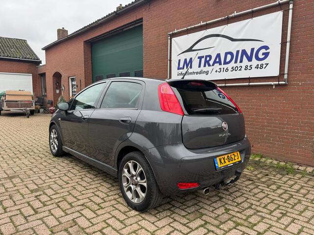 Fiat PUNTO Evo 0.9 TwinAir Lounge NIEUWE APK, PDC TREKHAAK CLIMA LMV 2 SLEUTELS + BOEKJES! NAP! 2E EIGENAAR