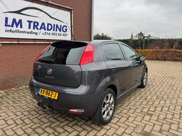 Fiat PUNTO Evo 0.9 TwinAir Lounge NIEUWE APK, PDC TREKHAAK CLIMA LMV 2 SLEUTELS + BOEKJES! NAP! 2E EIGENAAR