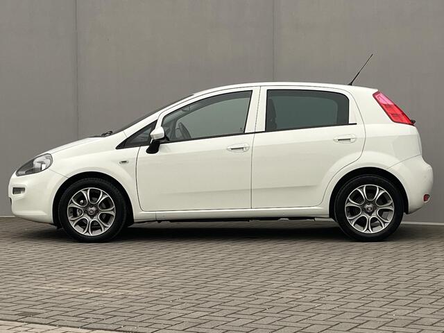 Fiat PUNTO Evo 0.9 TwinAir Sempre / Cruise Control / Climate Control / Parkeersensoren Achter / Navigatie / Radio /