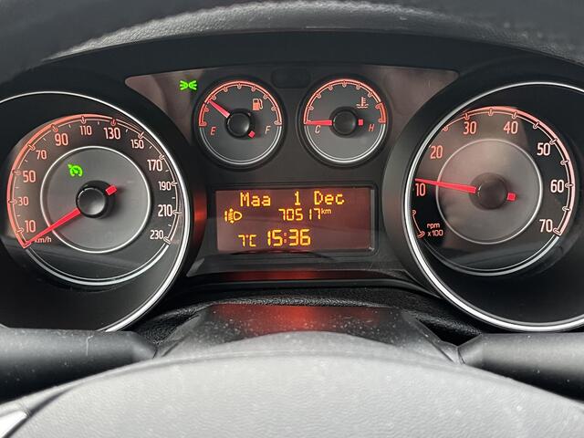 Fiat PUNTO Evo 0.9 TwinAir Sempre / Cruise Control / Climate Control / Parkeersensoren Achter / Navigatie / Radio /