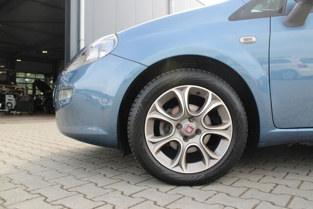 Fiat PUNTO Evo 0.9 TwinAir Sempre | Incl. 12 maanden garantie | Navigatie | Bluetooth | Parkeersensoren | Cruise control | Climate control | Airco | Lichtmetalen velgen