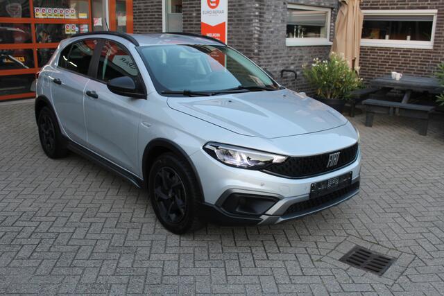 Fiat TIPO Cross 1.0 Cross Airco-Cruise-Camera-Apple Carplay 12 Maanden Bovag Garantie.