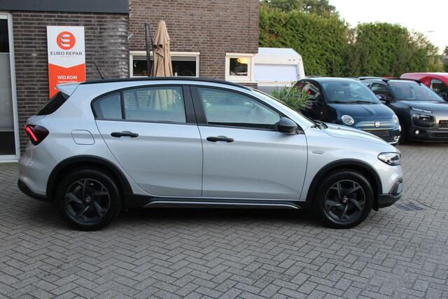 Fiat TIPO Cross 1.0 Cross Airco-Cruise-Camera-Apple Carplay 12 Maanden Bovag Garantie.