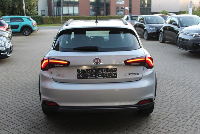 Fiat TIPO Cross 1.0 Cross Airco-Cruise-Camera-Apple Carplay 12 Maanden Bovag Garantie.