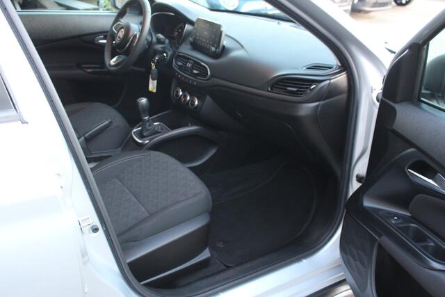 Fiat TIPO Cross 1.0 Cross Airco-Cruise-Camera-Apple Carplay 12 Maanden Bovag Garantie.