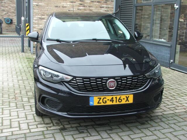 Fiat TIPO 1.4 16V Lounge Hatchback Navigatie