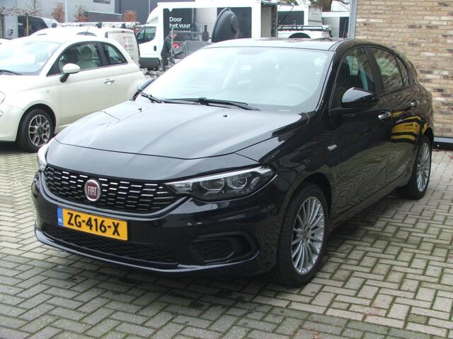 Fiat TIPO 1.4 16V Lounge Hatchback Navigatie