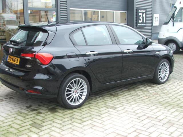 Fiat TIPO 1.4 16V Lounge Hatchback Navigatie