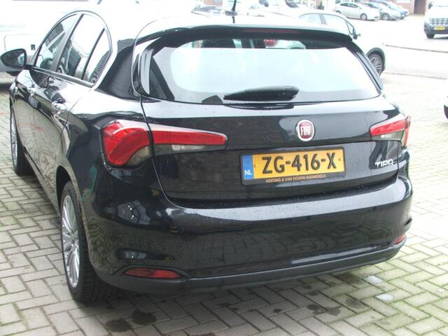 Fiat TIPO 1.4 16V Lounge Hatchback Navigatie