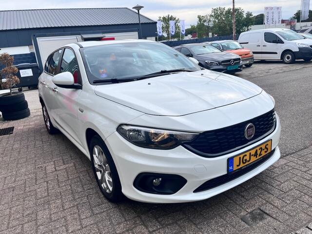 Fiat TIPO 1.4 Lounge Navi|Clima|PDC|Cruise