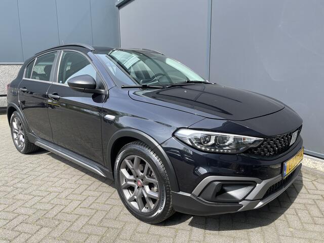 Fiat TIPO Cross 1.0 City Cross Achteruitrijcamera - Airco - Cruise control - Dakrails - Licht metalen velgen 17 inch - U-connect - Stuur multifunctioneel - Bluetooth - Elektrische ramen - Parkeersensoren - Led verlichting - Mistlampen voor - Radio - Start/stop syst