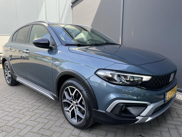 Fiat TIPO Cross 1.0 Cross Airco - Achteruitrijcamera - Parkeersensoren - Navigatie - Stoelverwarming - U-connect - Licht metalen velgen 17 inch - Trekhaak afneembaar - Cruise control - Radio - Mistlampen - Bluetooth - Dakrails - Elektrische ramen - Extra getint gla