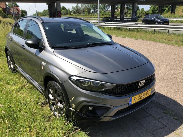 Fiat TIPO Cross 1.0 Turbo 100 City Cross CLIMATE|APPLE/ANDROID|TREKHAAK|CAMERA|DAB|17"