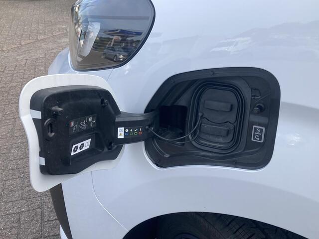 Fiat e-Scudo L3 75 kWh | NIEUW | VOORRAAD | Volledig elektrisch | Airco | Cruise control | Apple Carplay/ Android auto | Achteruitrijcamera | Parkeersensoren |