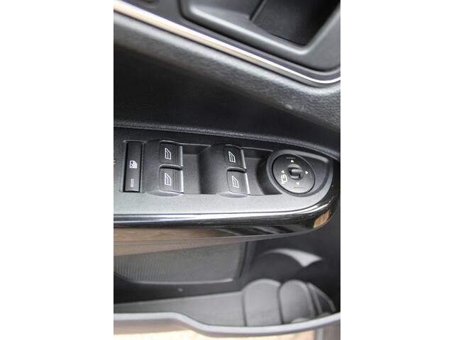 Ford B-MAX 1.0 EcoBoost Titanium , 100pk , Mooie hoge zit Climate control , Panoramadak , Cruise Bluetooth Camera , Parkeersensoren V+A , LED dagrijverlichting