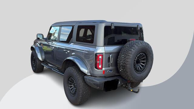 Ford BRONCO 2.7 Badlands | V6 336PK | Carbonized Grey | Afneembare trekhaak | Grijs kenteken | Prijs ex. BTW | Speciale wielen en accessoires zie tekst | Ombouw grijs kenteken - 2 zitplaatsen