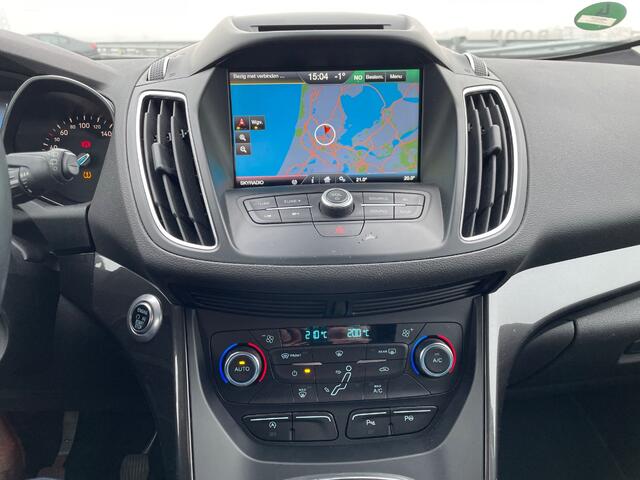 Ford C-MAX 1.0 Titanium / Camera / Navigatie / Parkeerhulp V+A / 17'' / Getint glas / Cruise Control