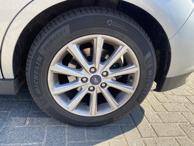 Ford C-MAX Titanium 125pk | Pano | Trekhaak | Keyless Entry/start |