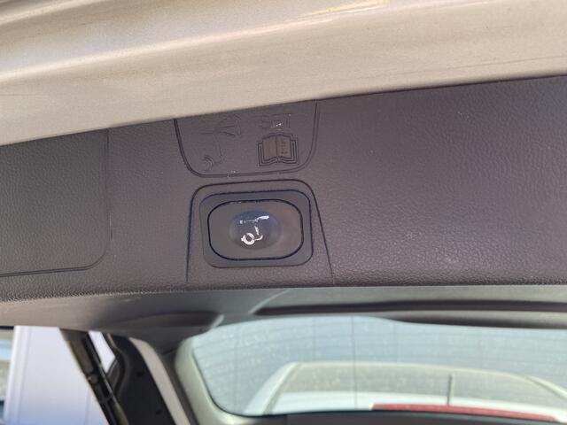 Ford C-MAX Titanium 125pk | Pano | Trekhaak | Keyless Entry/start |