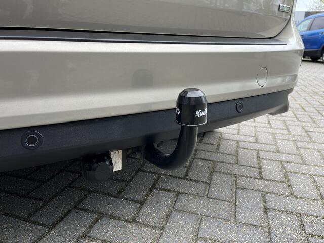 Ford C-MAX 1.0 Titanium Airco ECC | Cruise Control | Parkeersensoren | Trekhaak | NAP | Isofix | Navigatie