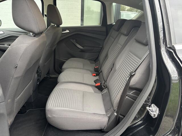 Ford C-MAX 1.0i Eco-Boost Titanium 6-Bak 126 PK. Prachtige en als nieuw rijdende auto van de tweede eigenaar !!! Slechts 106.000 KM !!