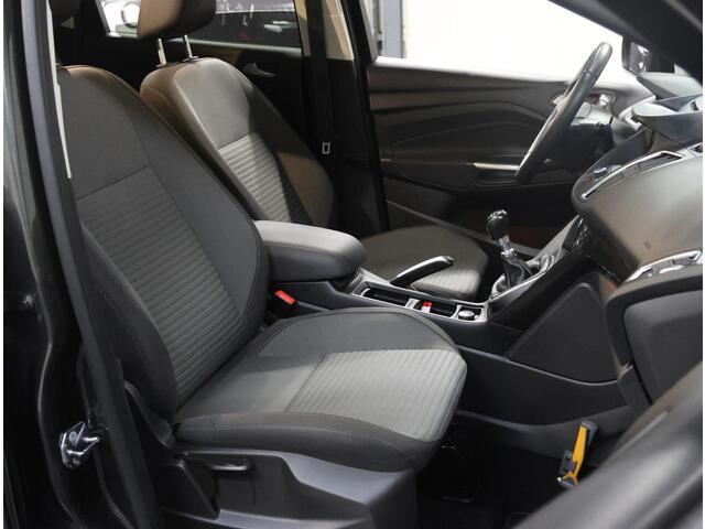 Ford C-MAX 125PK Titanium | 1ste eigenaar | 17"LMV | Automatisch Inparkeren | AppleCarplay/Android Auto | Armsteun | Voorruit verwarming | Navigatie | Keyless | Cruise Control | Climate Control | Isofix | Parkeersensoren | Privacy Glass |