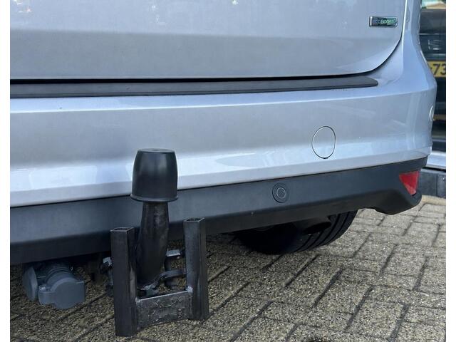 Ford C-MAX 1.5 Titanium 150PK | Trekhaak | 1500KG Trekgewicht | 2e Eigenaar | NL AUTO | Onderhoudshistorie | Achteruitrijcamera | Navigatie | Parkeersensoren | Cruise Control | Climate Control | Armsteun | Voorruitverwarming | Lichtmetalen Velgen | 2 Sleutels |