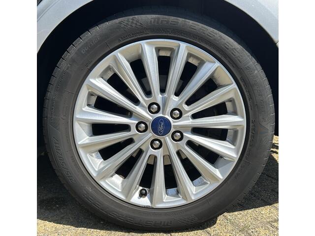 Ford C-MAX 1.5 Titanium 150PK | Trekhaak | 1500KG Trekgewicht | 2e Eigenaar | NL AUTO | Onderhoudshistorie | Achteruitrijcamera | Navigatie | Parkeersensoren | Cruise Control | Climate Control | Armsteun | Voorruitverwarming | Lichtmetalen Velgen | 2 Sleutels |