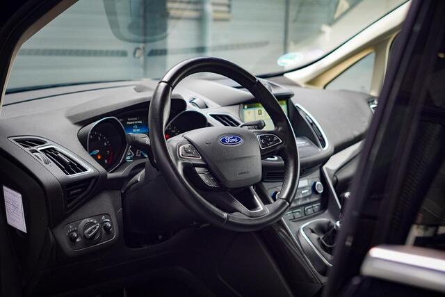 Ford C-MAX 1.5 Titanium / Trekhaak / Carplay / NL Auto / Dealeronderhoud / 4 Cilinder