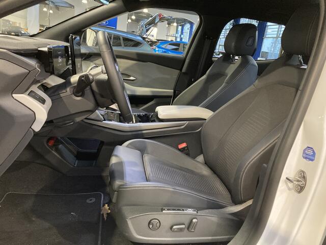 Ford CAPRI Extended Range RWD | Trekhaak | AGR stoelen | Warmtepomp | Camera | Adapt. Cruise | 19" | fabr. gar. tm 2028