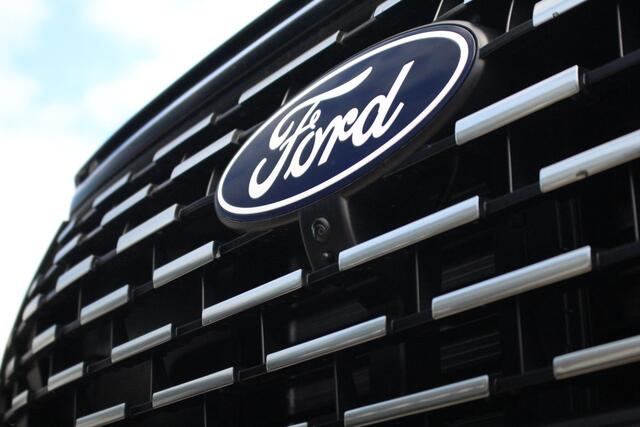 Ford Custom Tourneo 2.5 PHEV 233pk L2H1 Titanium X | 8-Persoons | 360° Camera | B&O | 3-Zone Climate | Trekhaak Opklapbaar | Lease 1.165,- p/m