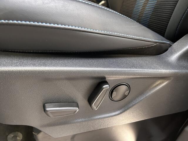 Ford Custom Tourneo Sport 340 2.5 PHEV 233 pk L1 8 persoons | Trekhaak | Winter Pack | Camera | 2x schuifdeur | B&O | Adapt. cruise | LED | 17" | 4 seiz. banden | 1850kg trekgewicht