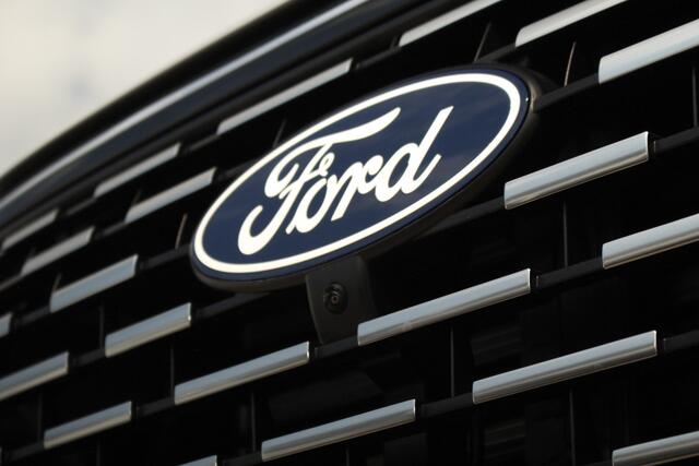 Ford Custom Tourneo 2.5 PHEV 233pk L2H1 Titanium X | 8-Persoons | 360° Camera | B&O | 3-Zone Climate | Trekhaak Opklapbaar | Lease 1.022,- p/m