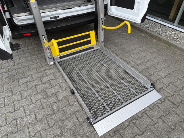 Ford E-Transit Rolstoelbus / Personenbus 350 L2H2 Trend 68 kWh (Zo goed als nieuwe en volledig elektrische Rolstoelbus!)